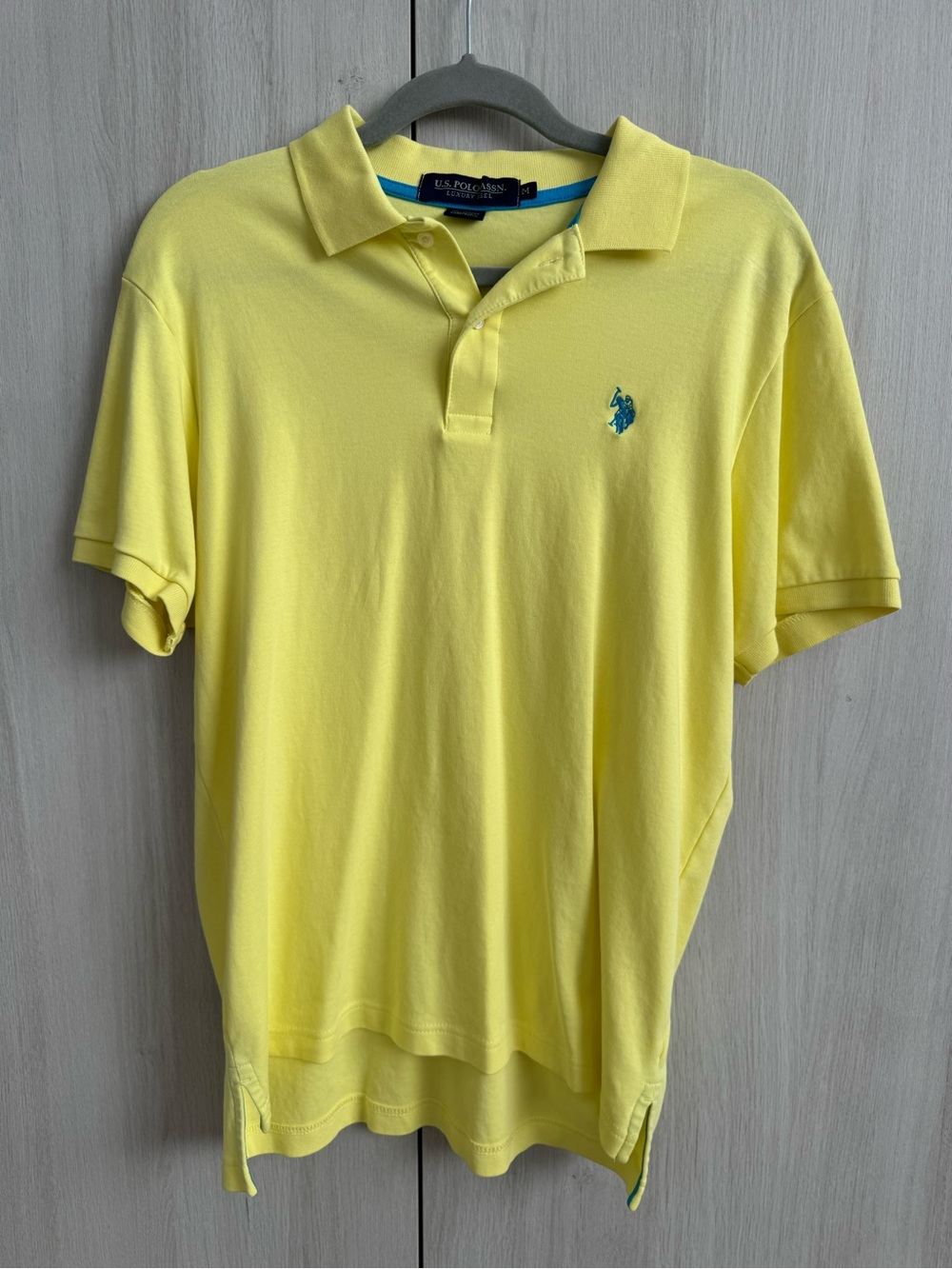 U.S. Polo Assn. Bright Yellow Men's Polo with Teal Logo Sz M like new